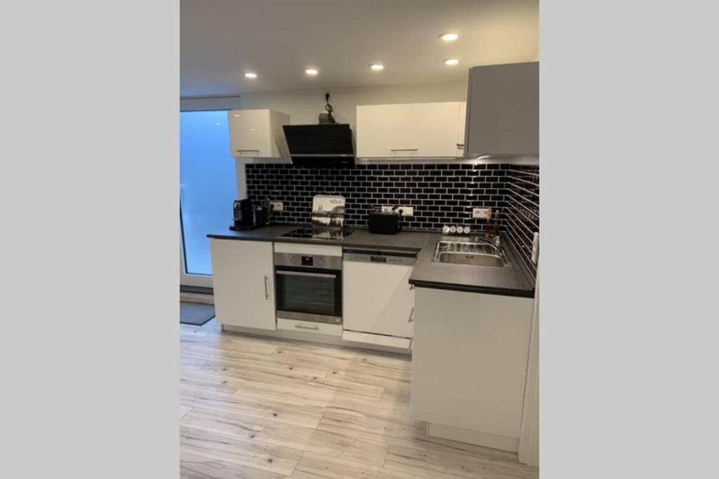 Modern Renovated Apartment Suited For Business Consultants - In Close Distance To Dt, Dhl And Un Campus - Reserved Parking 波恩 外观 照片